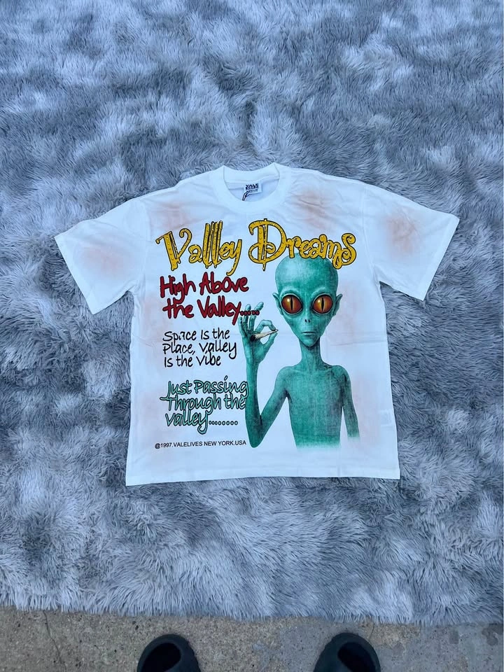 Vale Lives Valley Dreams Alien T-Shirt Size Medium
