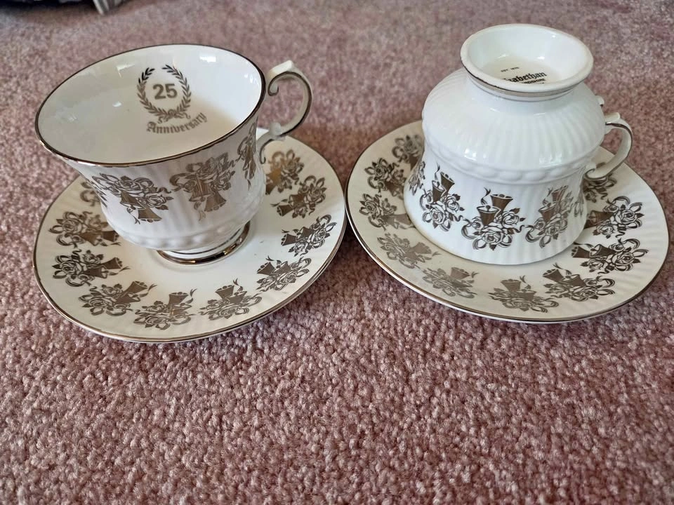 Beautiful Vintage Elizabethan Fine Bone China Teacups & Saucers