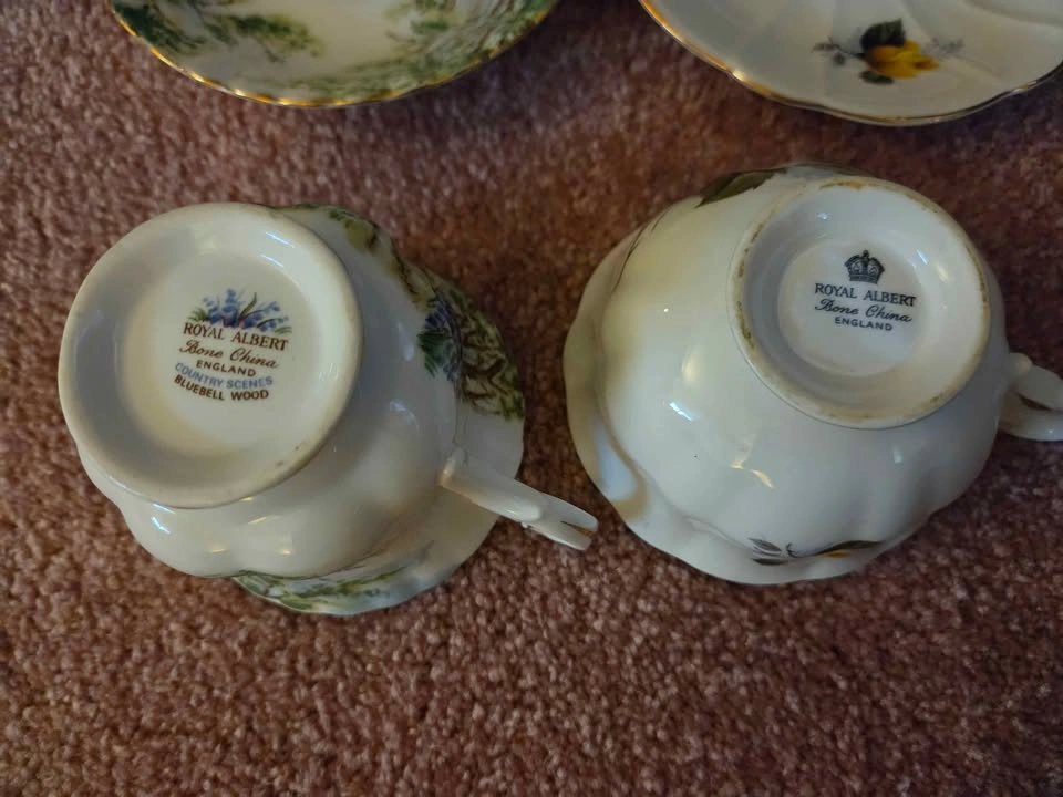 Vintage Royal Albert Bone China Teacup & Saucer Sets - Set of 2 - photo 2