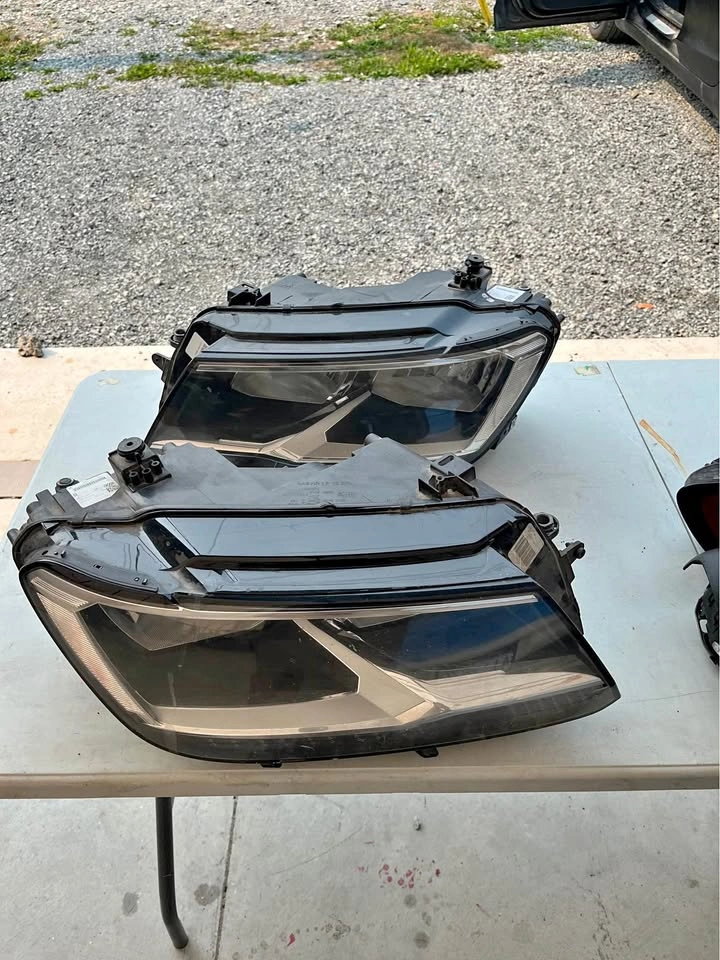 Headlights for a vw Tiguan 2018 to 2022