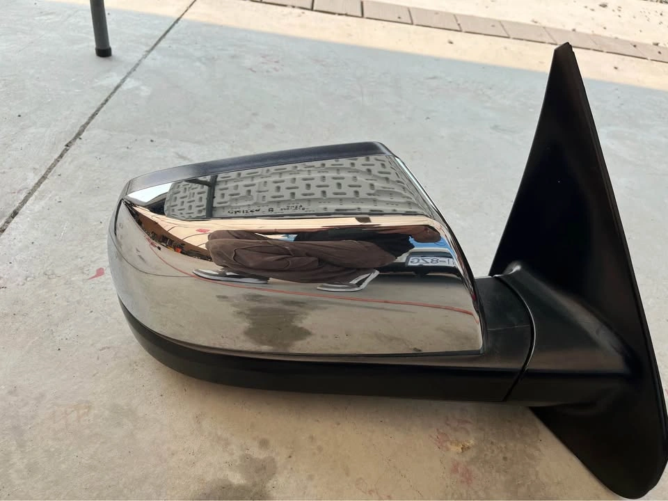 Passenger side mirror OEM for Toyota Tundra 2007-2011 - photo 2