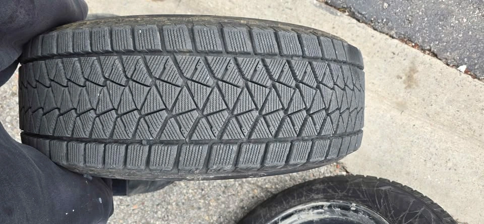 235/65/17 winter tire and rims - photo 2