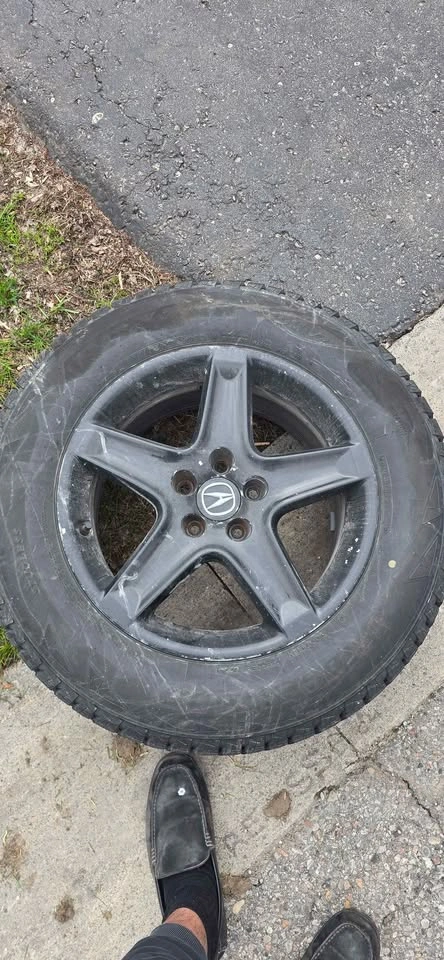 235/65/17 winter tire and rims - photo 3