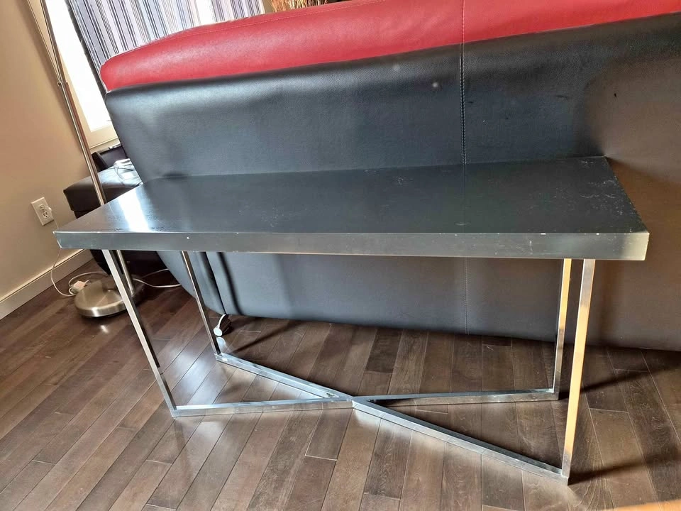 EQ3 Modern End Table — $40