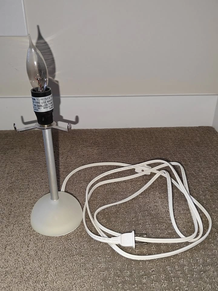 Table / Desk Lamp Light (No Lamp Shade) - 40 Watts - photo 2