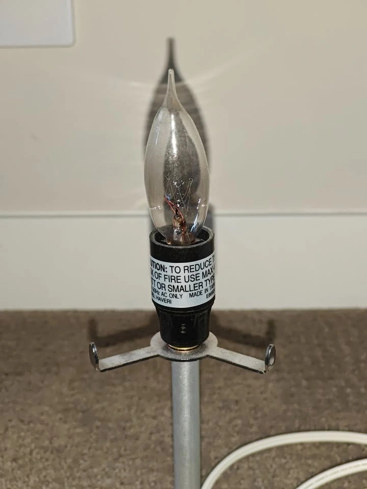 Table / Desk Lamp Light (No Lamp Shade) - 40 Watts - photo 3