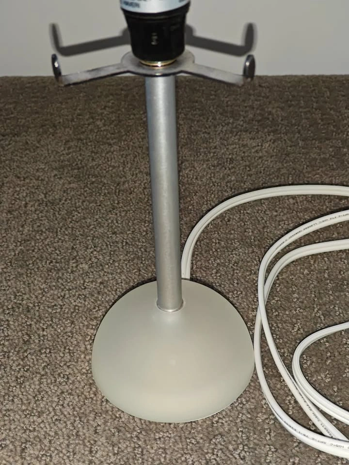 Table / Desk Lamp Light (No Lamp Shade) - 40 Watts - photo 4