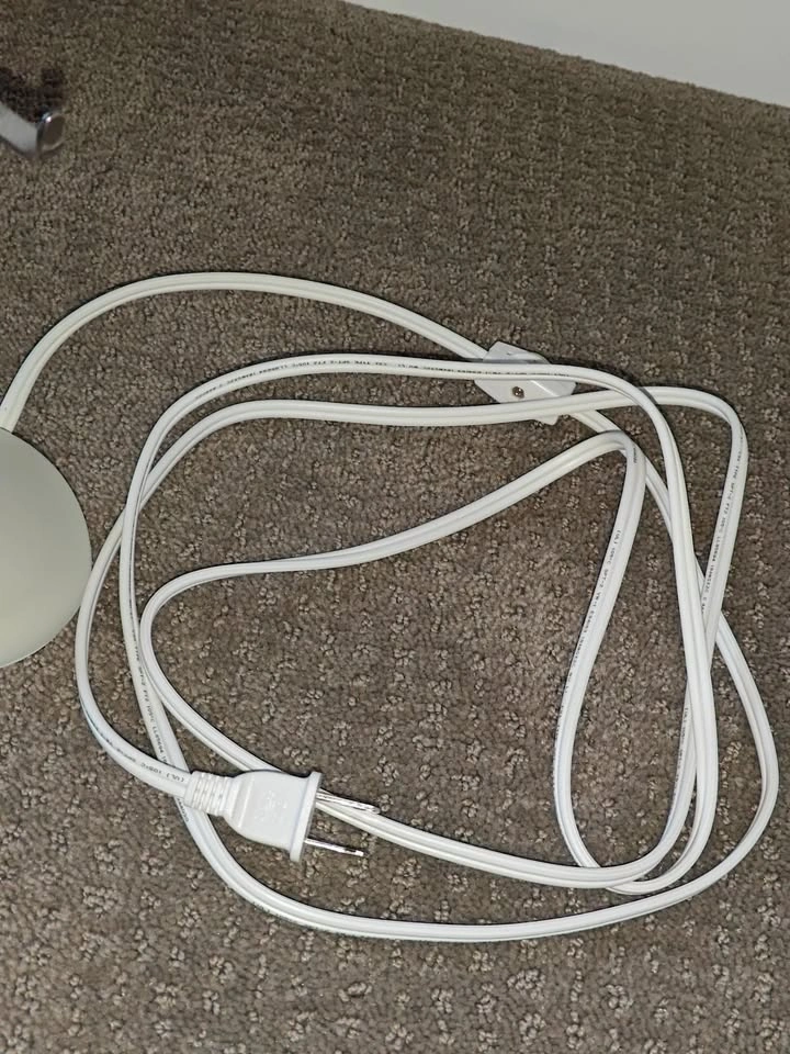 Table / Desk Lamp Light (No Lamp Shade) - 40 Watts - photo 5