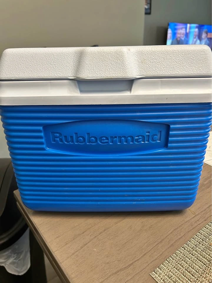 Rubbermaid Cooler