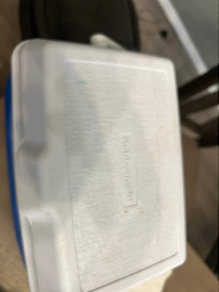 Rubbermaid Cooler - photo 2