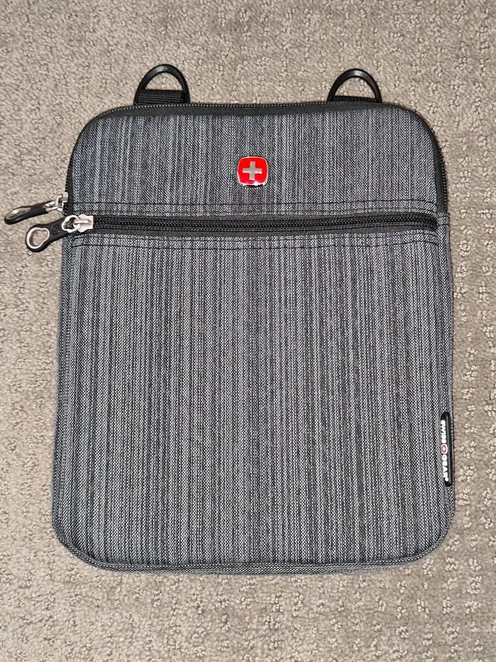 SwissGear Tablet Sleeve / Travel Bag Organizer - 8" x 10"