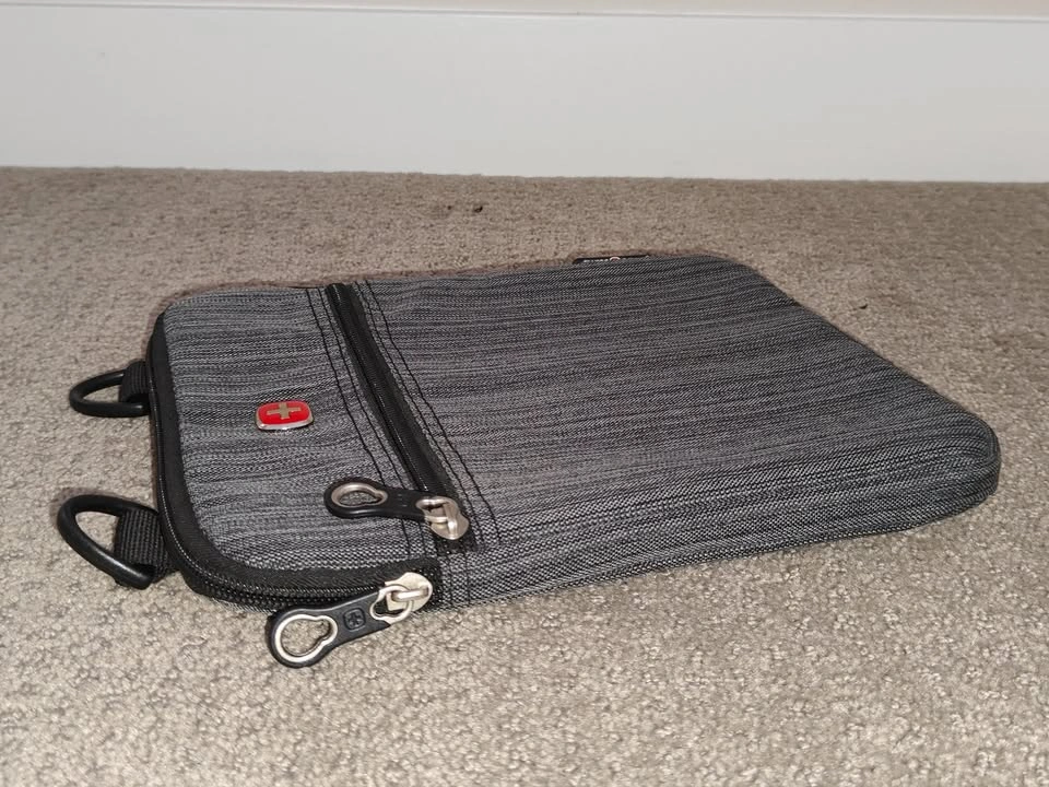 SwissGear Tablet Sleeve / Travel Bag Organizer - 8" x 10" - photo 3