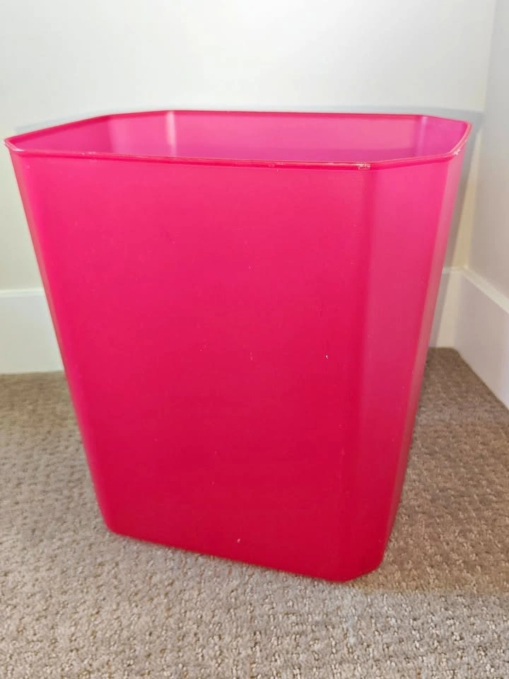 18L Red Plastic Wastebasket / Trash Bin / Garbage Can
