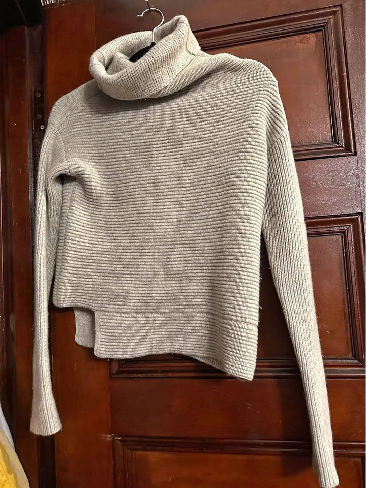 Aritzia Babaton Wool Cashmere Mika Sweater. Women’s Size XS.
