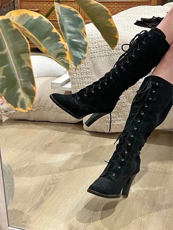 GORGEOUS WINTER BOOTS (leather)