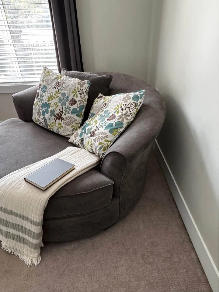 Downsizing Sale - Cuddler Chair - photo 4