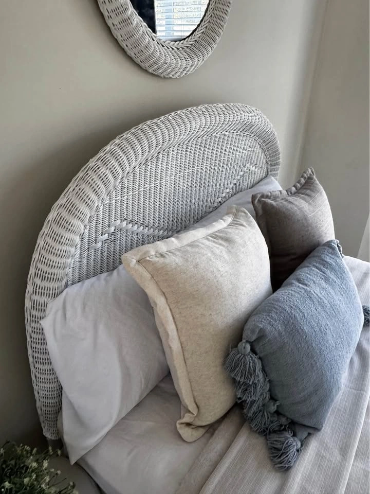 Downsizing Sale: White Wicker Double Headboard and Mirror - photo 2