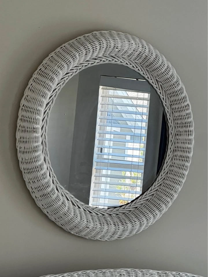 Downsizing Sale: White Wicker Double Headboard and Mirror - photo 3