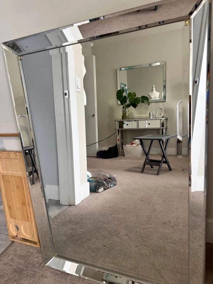 Vanity mirror