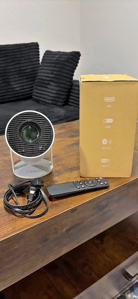 Projector with Remote and Box Android