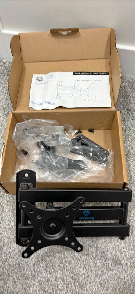 TV / Monitor Wall Mount Bracket (13”–42”) – Like New in Box