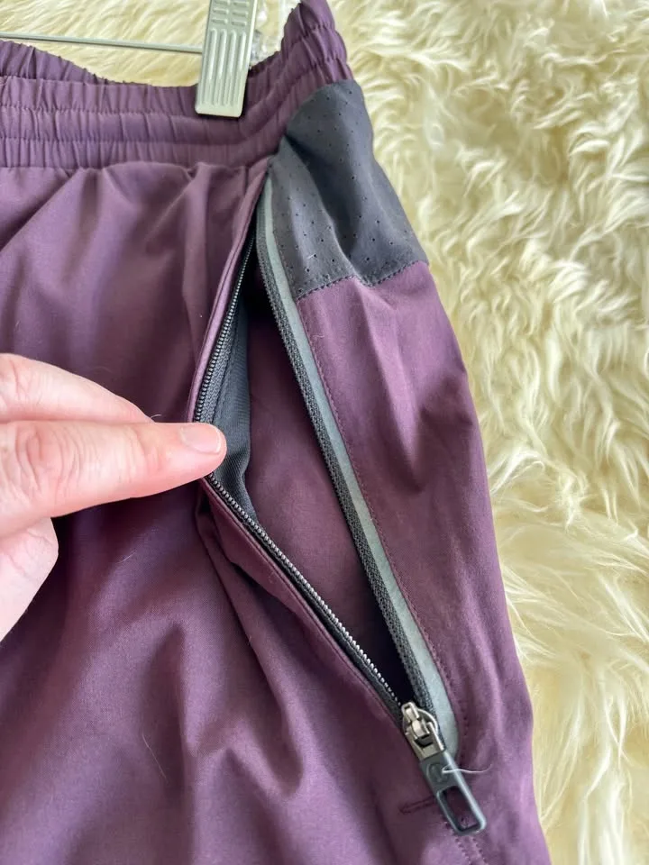 Lululemon Switch Up Short 7” XXL Black Cherry/Black image indicator(6)