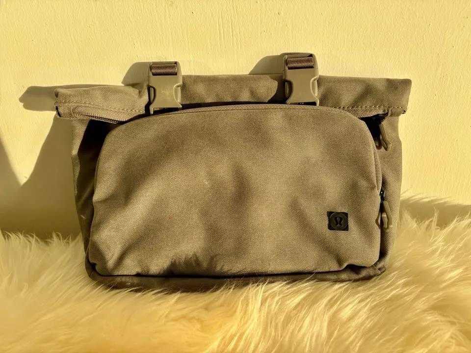 Lululemon Early Embark Kit 5L capacity EUC image indicator(7)