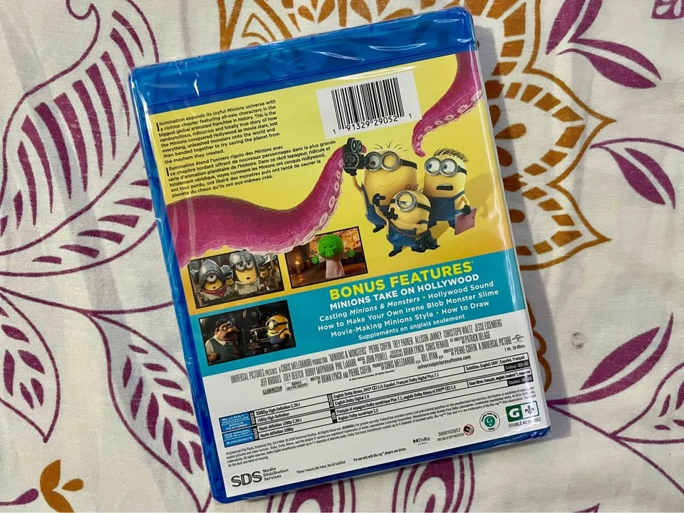 Illumination's Minions & Monsters Blu-ray Collector's Edition - photo 2