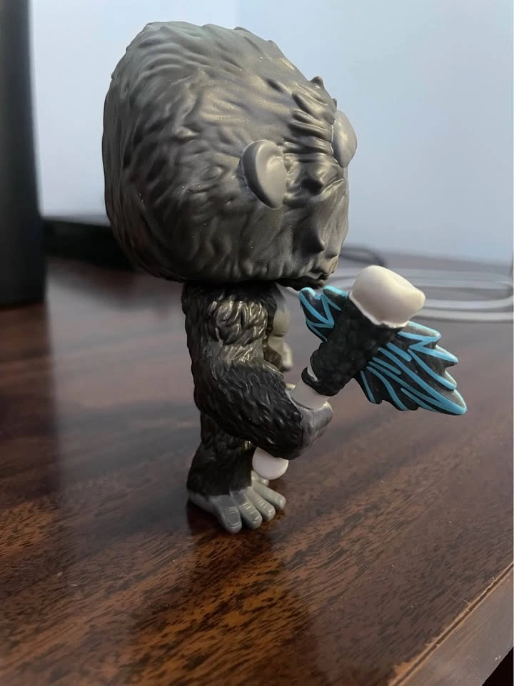 Funko Pop! Movies Godzilla vs. Kong - Kong with Battle Axe #1021 - photo 3
