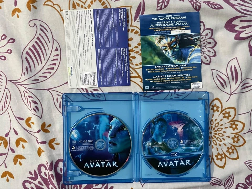 James Cameron's Avatar Blu-ray + DVD 2-Disc Set - photo 3
