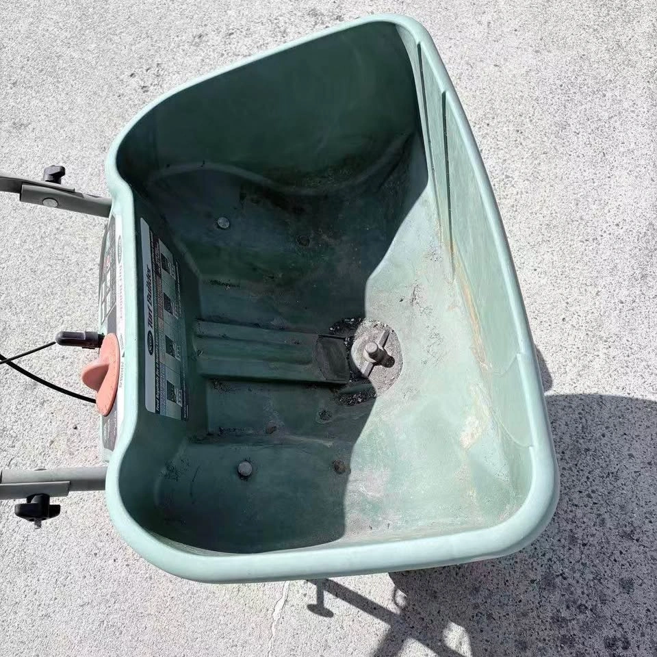 Scotts Turf Builder EdgeGuard DLX Lawn Spreader - photo 2