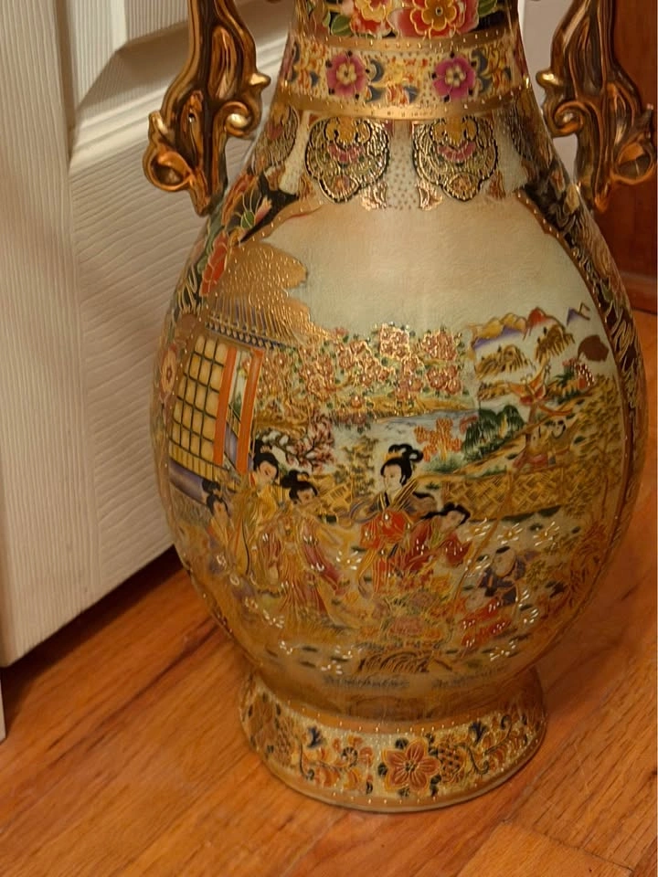 Vintage Japanese Satsuma Style Porcelain Vase with Gold Handles - photo 2