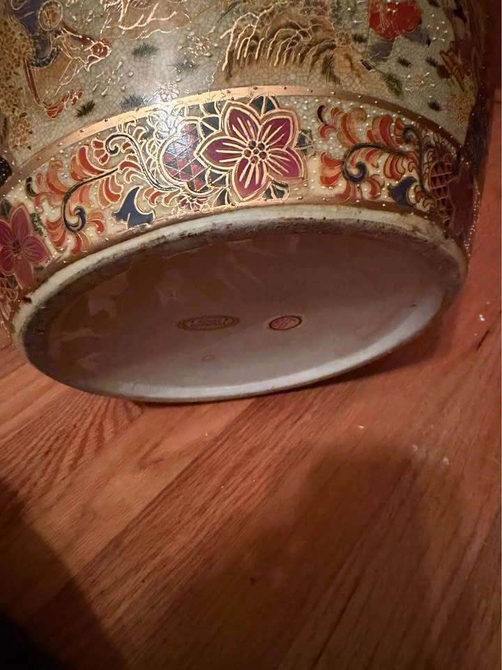 Vintage Japanese Satsuma Style Porcelain Vase with Gold Handles - photo 5