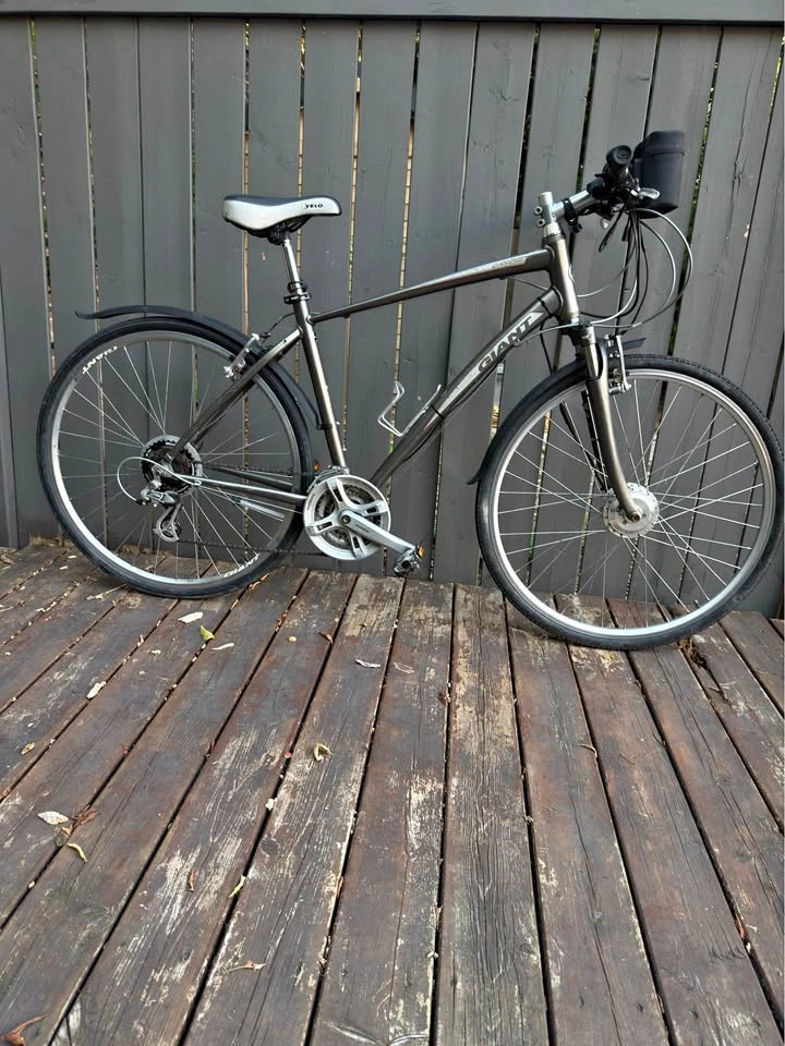 Giant hybrid with Swytch E-bike kit