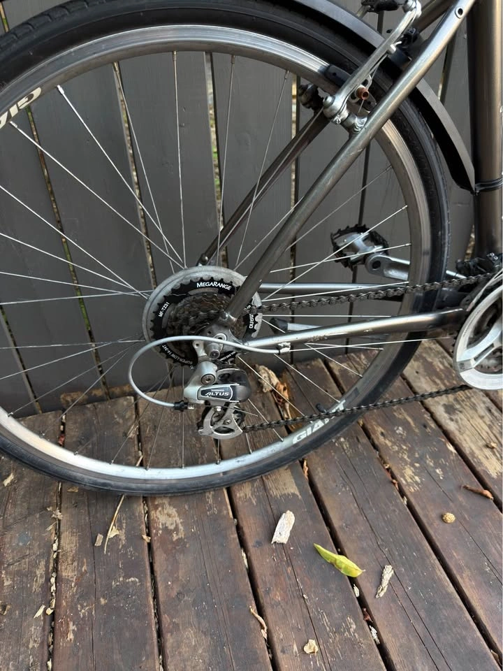 Giant hybrid with Swytch E-bike kit - photo 4