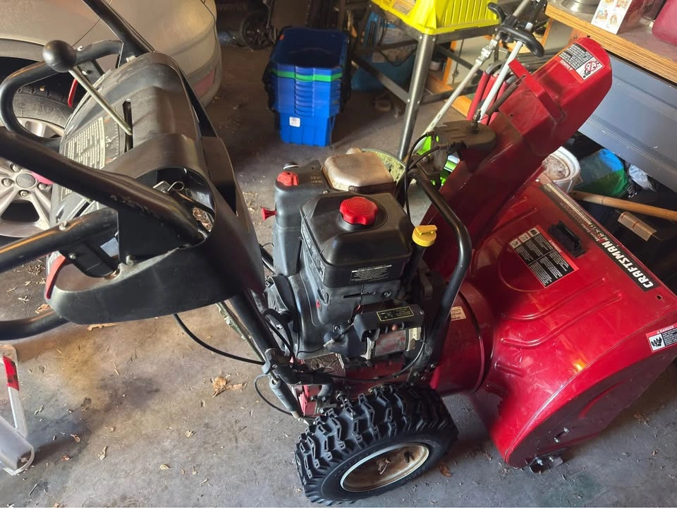 Craftsman 27" snowblower - photo 2
