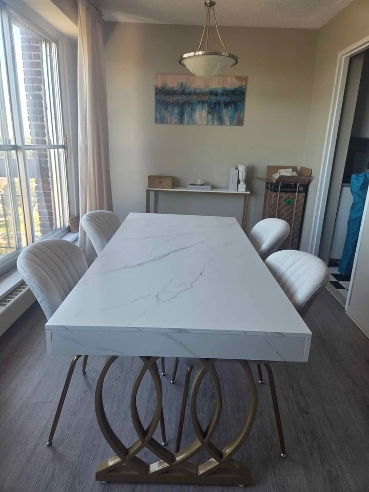 MOVING SALE- White faux marble dining table Gold legs seats 6 - photo 2
