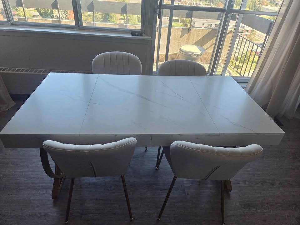 MOVING SALE- White faux marble dining table Gold legs seats 6 - photo 5