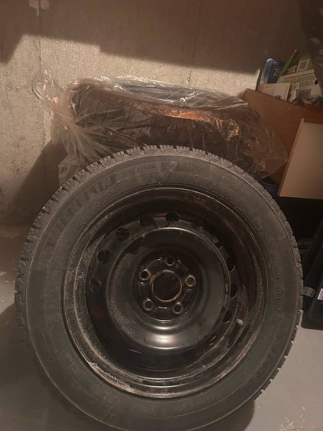 Michelin X-Ice Snow Winter Tires: 215/55 R16