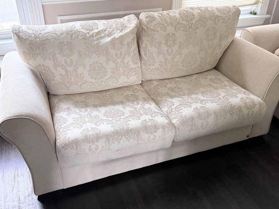 High-Quality 2-Seater Sofa / Couch – Solid Frame & Clean - photo 2
