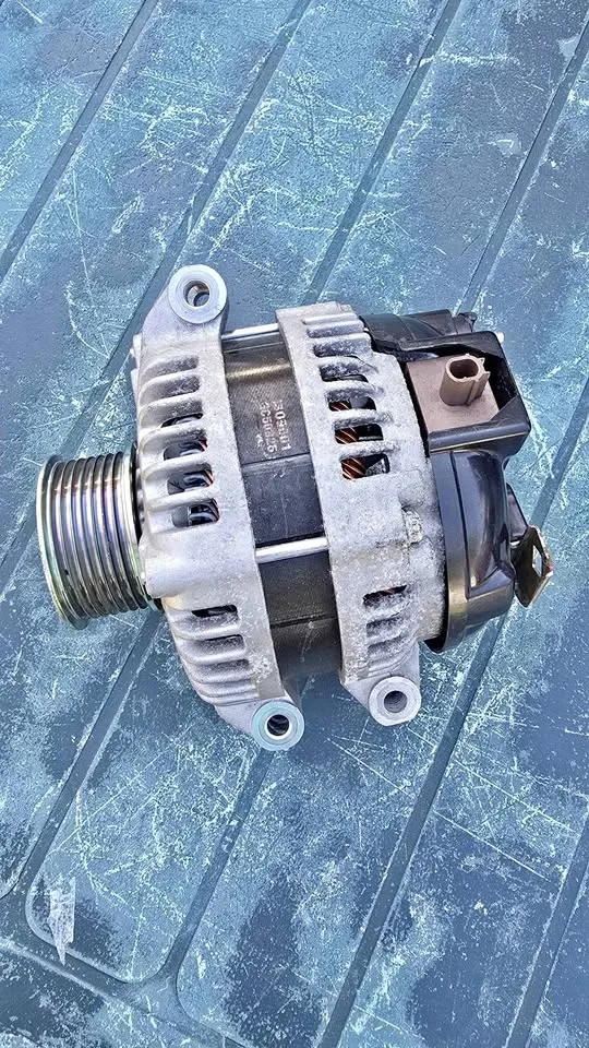 11604 Alternator Honda Civic / CR-V / Acura ILX 2.4L – AS IS