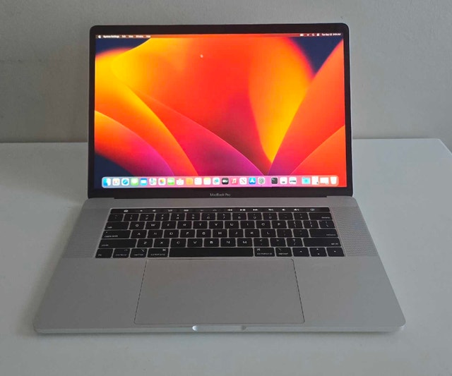 MacBook Pro 15-inch Touchbar i7 16GB RAM 512GB SSD