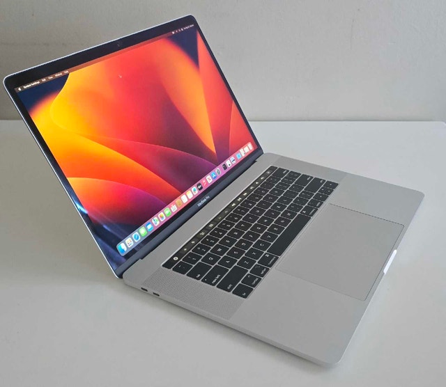 MacBook Pro 15-inch Touchbar i7 16GB RAM 512GB SSD - photo 3