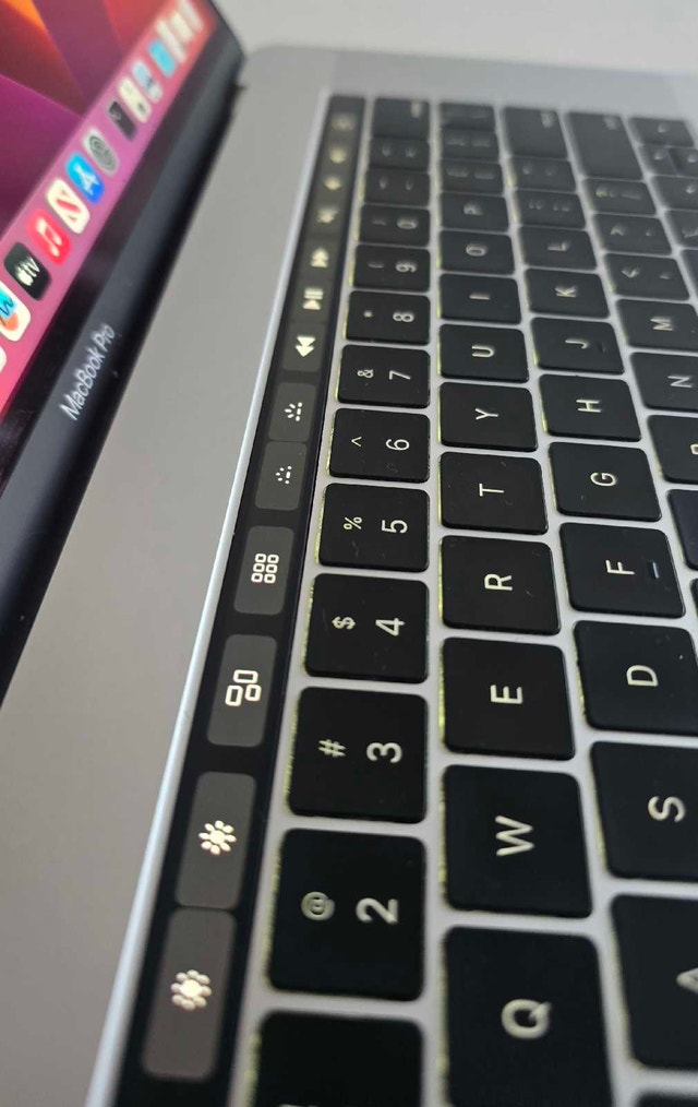 MacBook Pro 15-inch Touchbar i7 16GB RAM 512GB SSD - photo 5