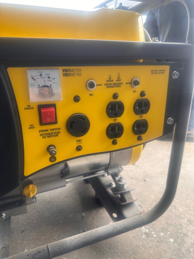 Champion 4000/3000 Watt Generator - photo 3