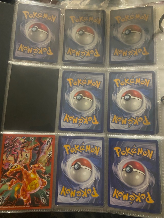 Pikachu Pokémon Cards - photo 2