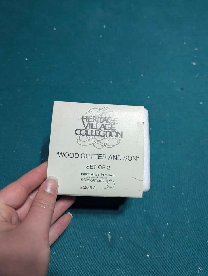 Department 56 - The Heritage Village - Wood Cutter And Son - photo 2