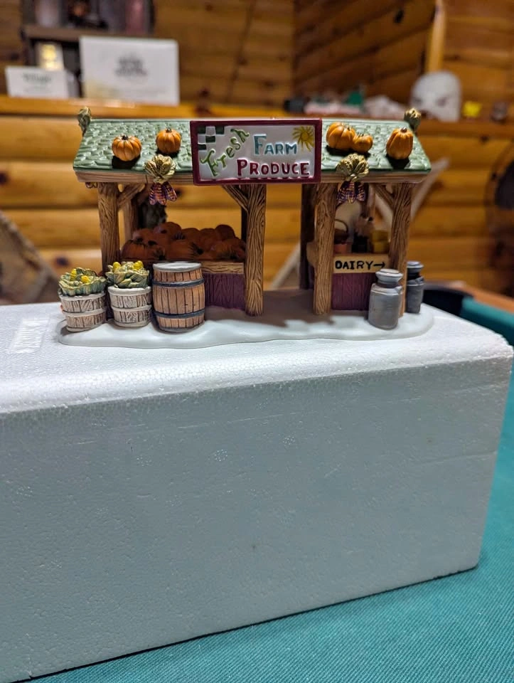 Dept 56 - New England Village - Farmer's Market