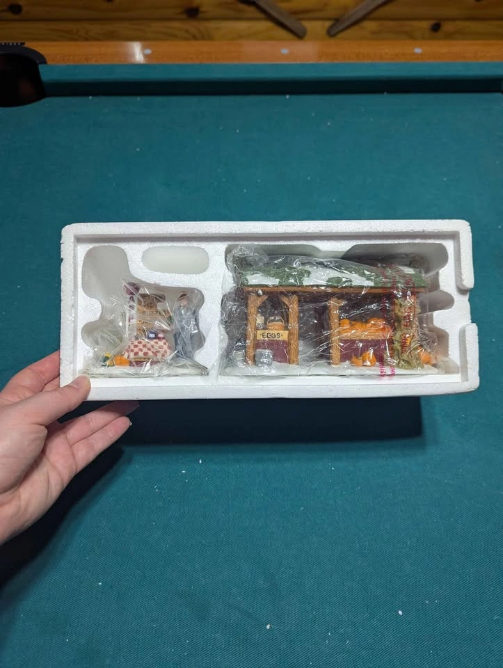 Dept 56 - New England Village - Farmer's Market - photo 4
