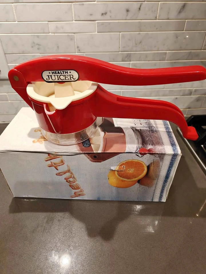 Manual juicer press